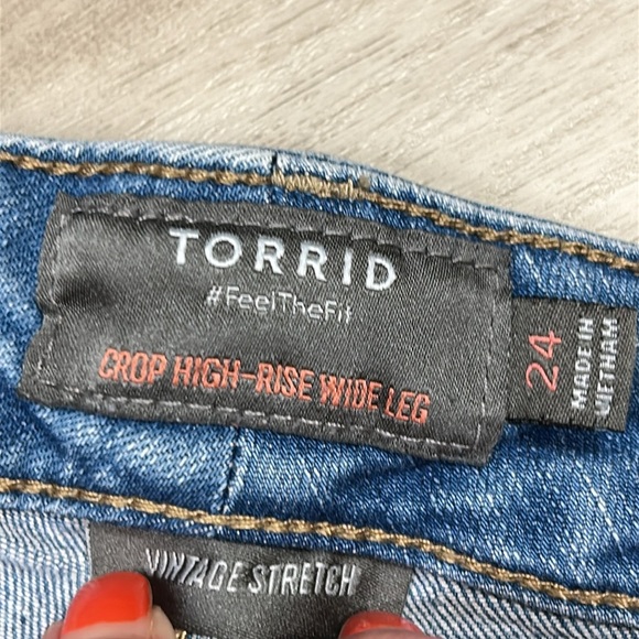 Torrid Women’s Crop Wide Leg Vintage Stretch High-Rise Light Wash Denim Jeans 24 - Picture 6 of 7